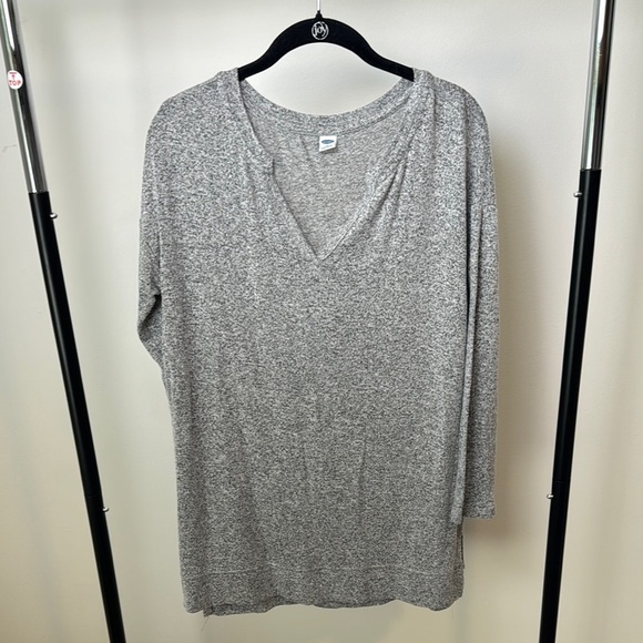 Old Navy Women's Heather Gray Cozy Sweater Shirt V-Neck Size Medium - Picture 1 of 7